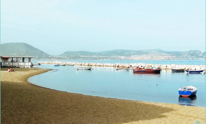 Bacoli Apartment | Seaside Haven: Appartamento a due Passi dal Mare