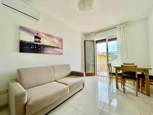 Lignano Sabbiadoro Apartment | Delightful Appartamento Al Faro with Terrace & Parking
