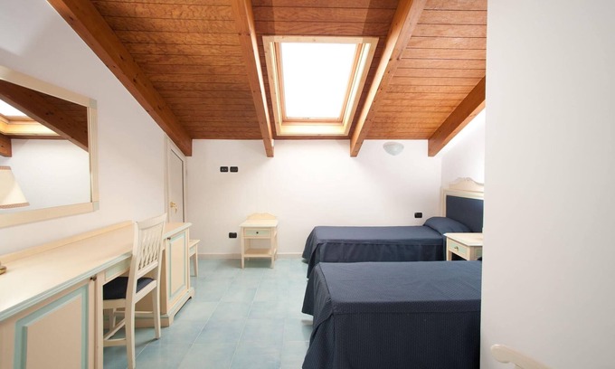 Vietri sul Mare Apartment | Inviting Apartment in Vietri sul Mare with Spa & Breakfast