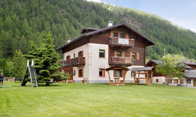Livigno Apartment | Inviting Abete Chalet Cambra with Pool & Hot Tub Amenities