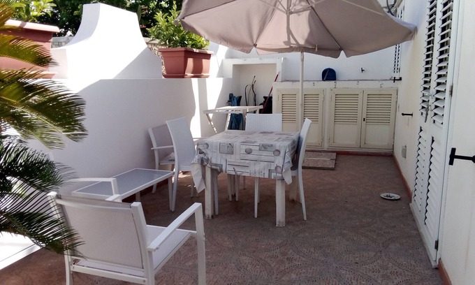Le Forna Apartment | Discover Appartamento Acquamarina: Beachside Comfort Awaits