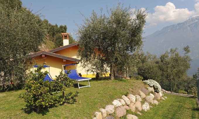 Limone sul Garda Apartment | Oceanfront Appartamento Ai Ruck with Breakfast & Kids Welcome