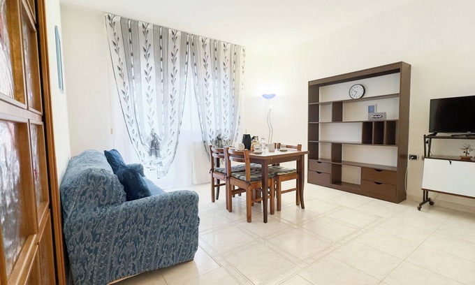 Sottomarina Apartment | Cozy Appartamento al Mare: Family-Friendly with Kitchen