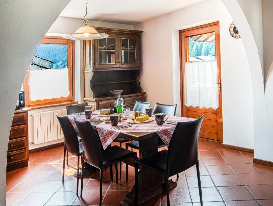 Valdidentro Apartment | Discover Appartamento Aldo: Pet-Friendly with Breakfast!