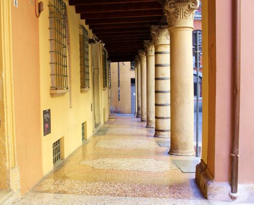 L'antico Ghetto Ebraico Apartment | Exceptional Appartamento Alle Due Torri with Pet-Friendly Perks
