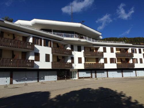 Castelrotto Apartment | Cozy Appartamento Alpe di Siusi with Pool and Ocean View