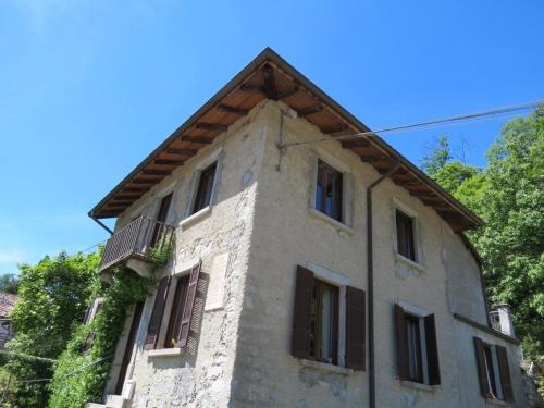 Montorfano Apartment | Family-Friendly Appartamento AQUILONE with High Guest Ratings