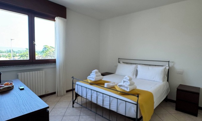 Borgo Roma Apartment | Appartamento bilocale arredato e attrezzato con garage privato