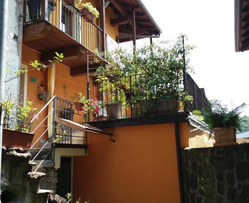 Comero Apartment | Charming 2-Bedroom Apartment with Terrace by Lago Maggiore