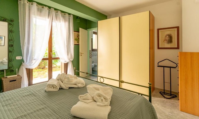 Syracuse Apartment | Guest Rated 10/10: Appartamento Carmi with Garden Oasis