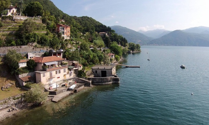 Cannobio Apartment | Oceanfront Appartamento Castelli with Pool & Breakfast