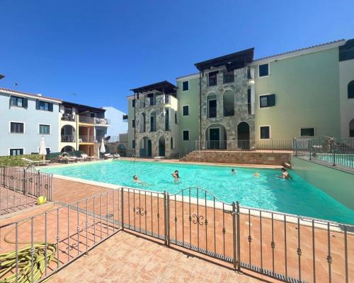 La Muddizza Apartment | Relaxing Oceanfront Apartment with Pool and Pet-Friendly Stay