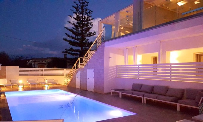 Reitani Apartment | Inviting Oasi 2 Apartment with Pool and Breakfast Options