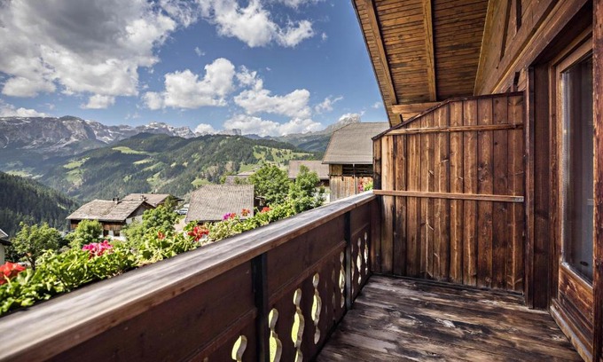 La Valle Apartment | Cozy Appartamento Confolia 2: Pet & Child Friendly Retreat