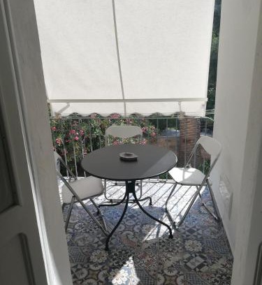 La Maddalena Apartment | Discover Appartamento Corallo: Family-Friendly Retreat