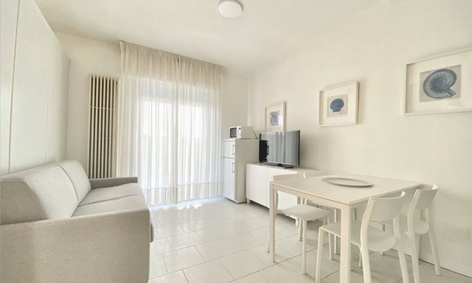 Lido di Jesolo House | Discover Apartment Cristina 2 - Pet & Child Friendly Retreat