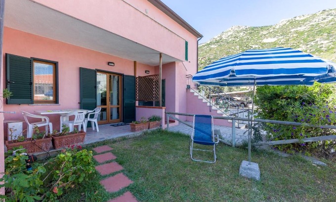 Fetovaia Apartment | Pet-Friendly Appartamento Daniela in Fetovaia - Rated 9/10