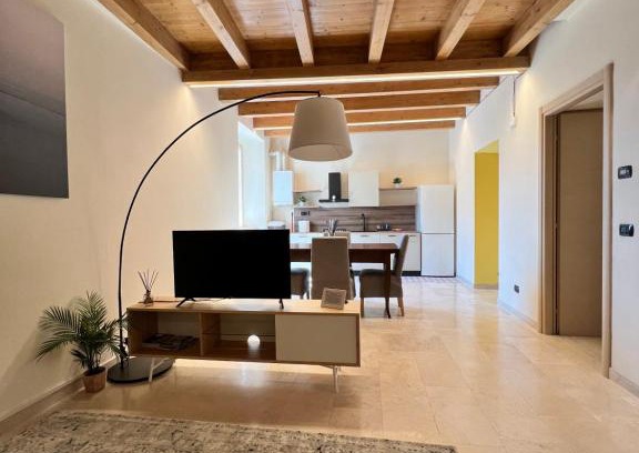 Endine Gaiano Apartment | Cozy Appartamento del BUFO: Family & Pet-Friendly Retreat