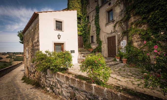 Celleno Apartment | Discover Appartamento dell'Arco: Pet-Friendly Retreat