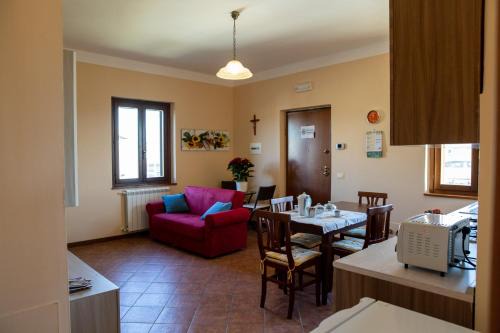 Cantalupo House | Inviting Appartamento Della Pia with Breakfast & Kitchen