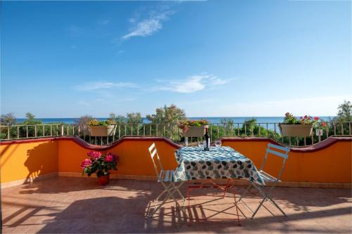 Torre Ovo House | Cozy Appartamento Delle Sirene: Family-Friendly Retreat