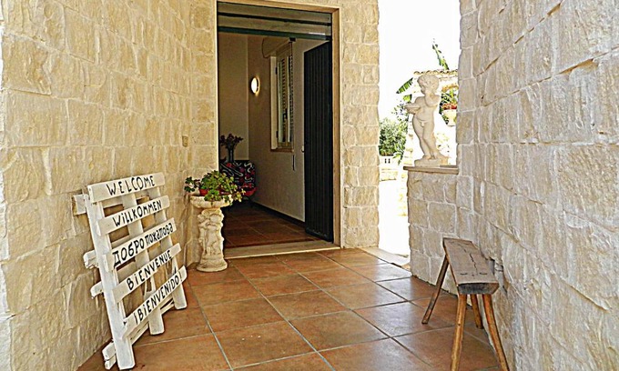 Noto Marina House | Oceanfront Appartamento Don Nino with Beachside Dining