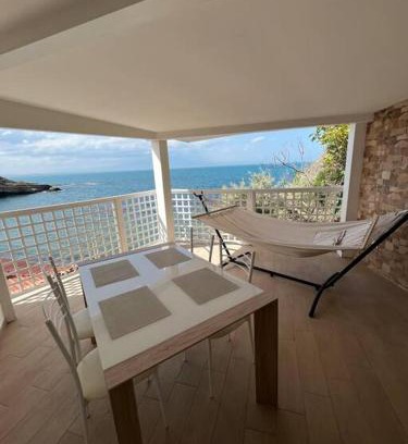 Costa Saracena-Castelluccio Apartment | Appartamento fronte mare