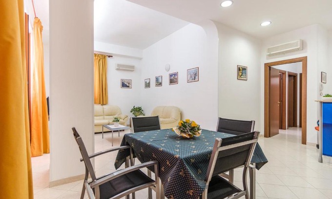 Pozzallo Apartment | Exceptional Appartamento Galatea: Child-Friendly Retreat