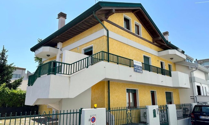 Lido di Jesolo Apartment | Family-Friendly Appartamento Ginevra with Ocean Views