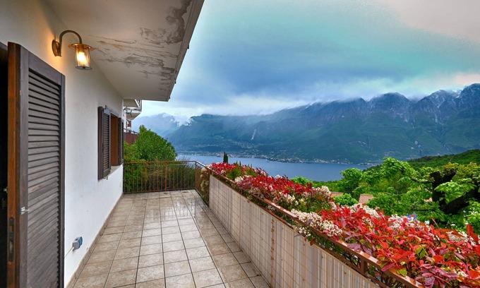 Prabione Apartment | Scenic Appartamento Il Gufo with Breathtaking Lake Views