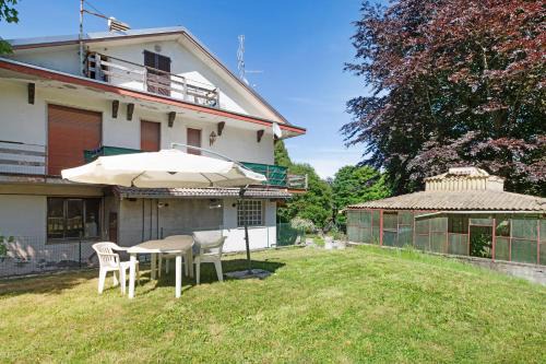 Lanzo d'Intelvi Apartment | Appartamento immerso nel verde