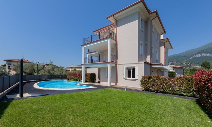 Toscolano Maderno Apartment | Relaxing Getaway at Villa Beatrice PT 7 with Pool & Breakfast