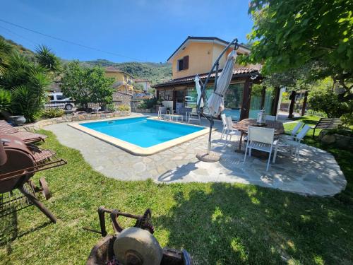 Costa dʼOneglia Apartment | Relaxing Villa Apartment with Pool and Family-Friendly Vibes