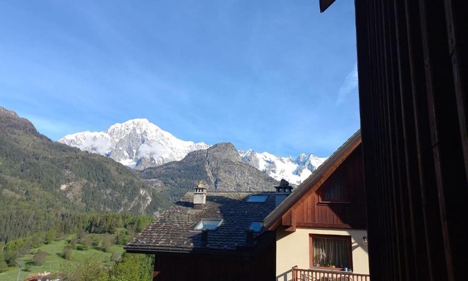 Pallusieux Apartment | Ideal Retreat Minutes from Courmayeur with Family-Friendly Perks