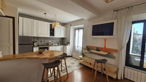 Rho Apartment | Charming Apartment in Quaint Rho Courtyard - Guest Rated 9.3
