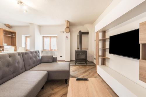 San Lorenzo in Banale Apartment | Family-Friendly Stay at Appartamento Glolo 2 - Rated 8.7
