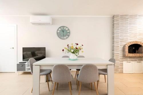 Scano di Montiferro Apartment | Oceanfront Appartamento-L'elicriso: Rated 9.8/10 Stay