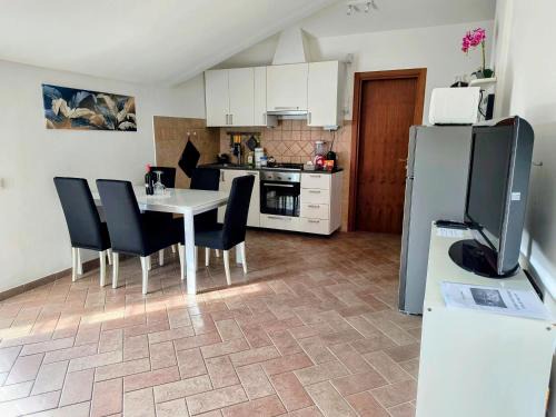 Lake Bracciano Apartment | Child-Friendly Retreat: Appartamento la Casa di Mary