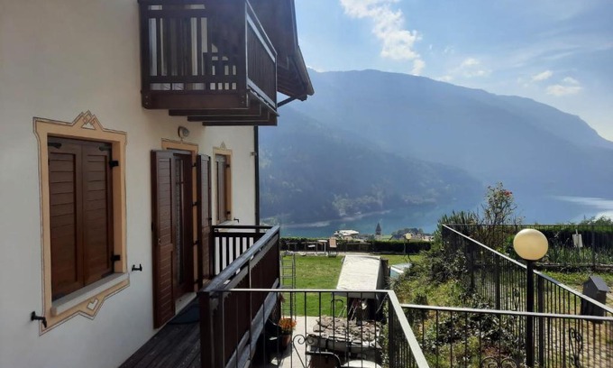 Molveno Apartment | Guest Rated: 9.9 at Appartamento la Regina del Lago