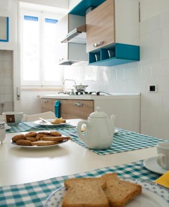 Lido Conchiglie Apartment | Oceanfront Appartamento La Vela: Guest Rated 9/10