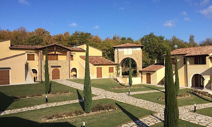 Montepulciano Apartment | Oceanfront Appartamento - La Vinaccia with Pool Access