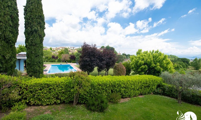 Soiano del Lago Apartment | Relaxing Appartamento le Terrazze with Pool and Lake View