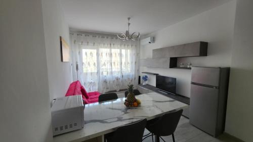 Casabianca di Fermo Apartment | Appartamento Lido di Fermo vista mare, a 50m dalla spiaggia, 1 piano ascensore