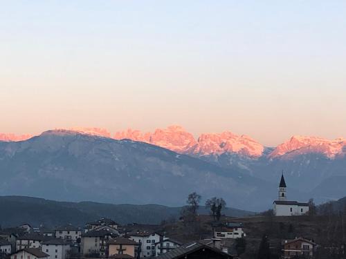 Baselga di Pine Apartment | Bright Apartment with Garden and Dolomite Views – Rated 9.5