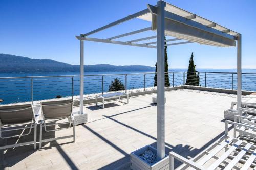 Pulciano Apartment | Luxury Appartamento 2: Child-Friendly, Rated 9.7/10