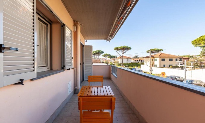 Cinquale Apartment | Scenic Appartamento Mare with Ocean View & Child-Friendly Amenities