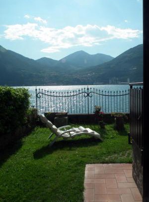Siviano Apartment | Oceanfront Appartamento Monteisola Mara with Pool & Views