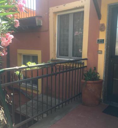 Lavaggiorosso Apartment | Pet-Friendly Appartamento Oleandro: Family-Ready Retreat
