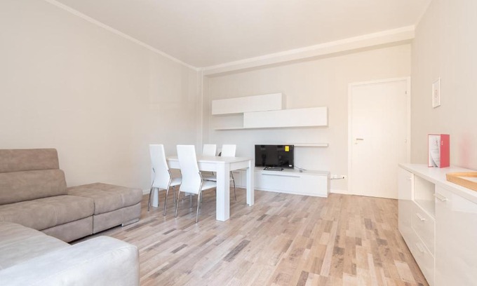 Brescia Apartment | Cozy Appartamento Ospedale Civile 4 with Hot Tub & Breakfast