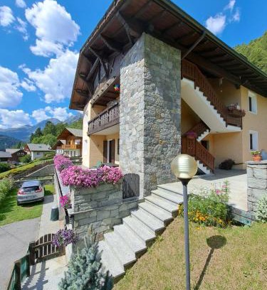 Bormio Apartment | Pet-Friendly Appartamento Panorama Bormio with 9.6/10 Rating